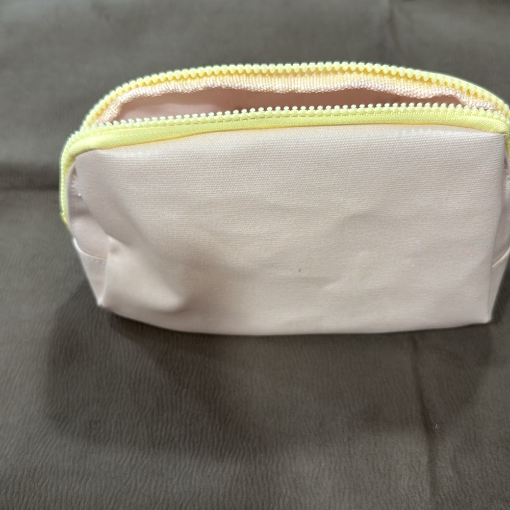 Marc Jacobs Fragrances Pink
Yellow Cosmetics Pouch Clutch
Bag NIB Bee Butterfly - Picture 6 of 8